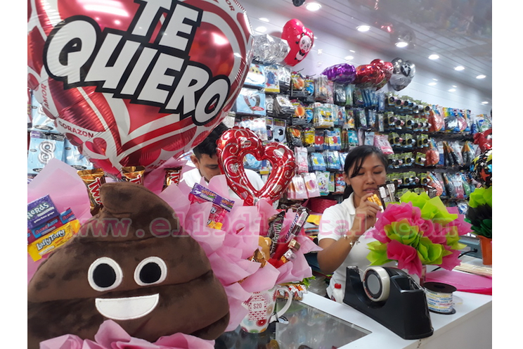Globos y peluches, una tradicional expresión de amor y amistad este 14 de Febrero
