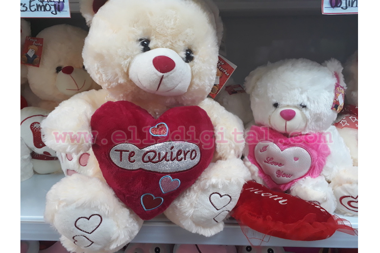 Globos y peluches, una tradicional expresión de amor y amistad este 14 de Febrero