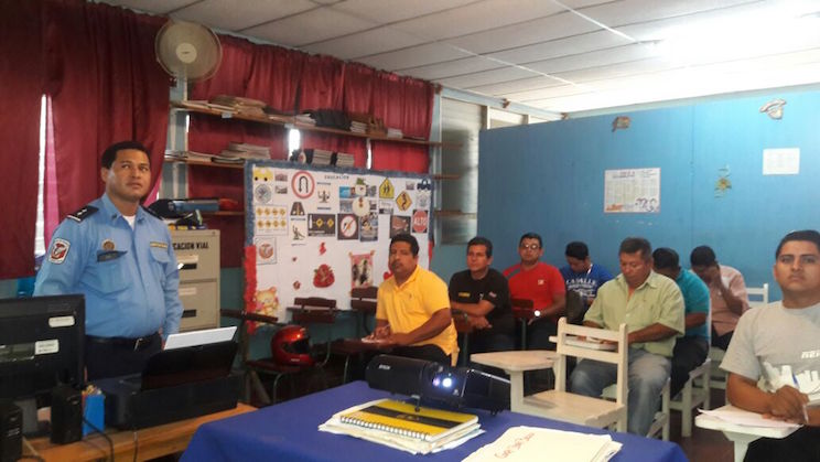 Policía Nacional capacita a Transportistas de Mototaxi en el departamento de Masaya
