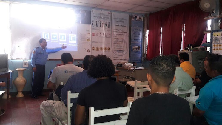 Policía Nacional capacita a Transportistas de Mototaxi en el departamento de Masaya