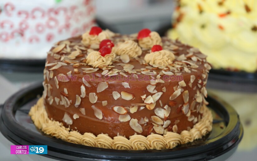 Floristerías y pastelerías registran buenas ventas por San Valentín 