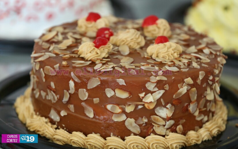 Floristerías y pastelerías registran buenas ventas por San Valentín 