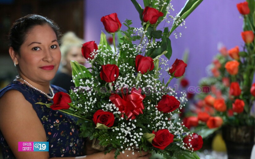 Floristerías y pastelerías registran buenas ventas por San Valentín 