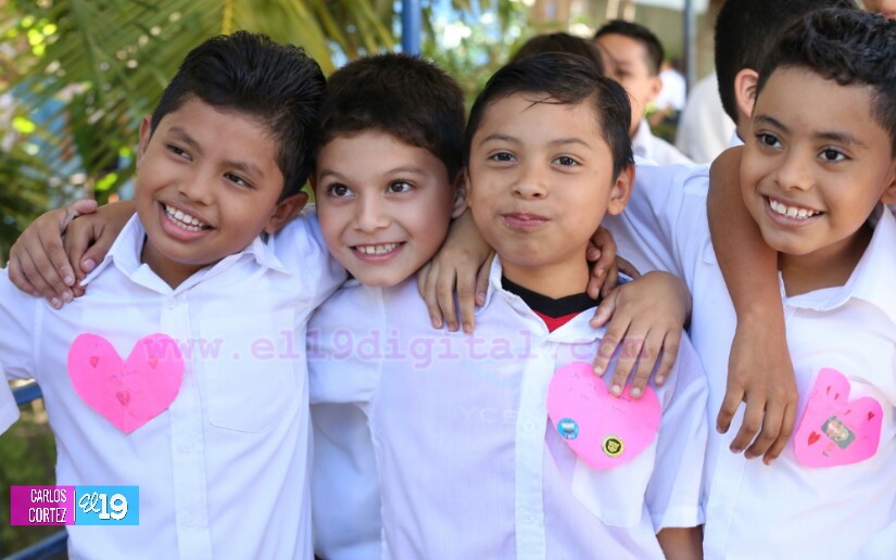 Celebran el día del amor y la amistad en centros educativos públicos