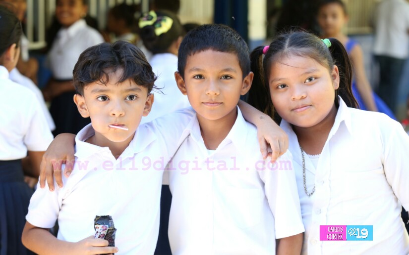 Celebran el día del amor y la amistad en centros educativos públicos