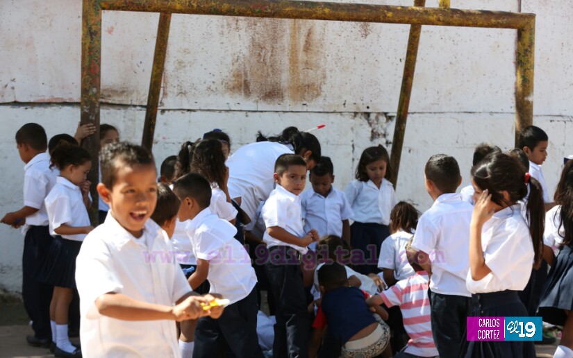 Celebran el día del amor y la amistad en centros educativos públicos