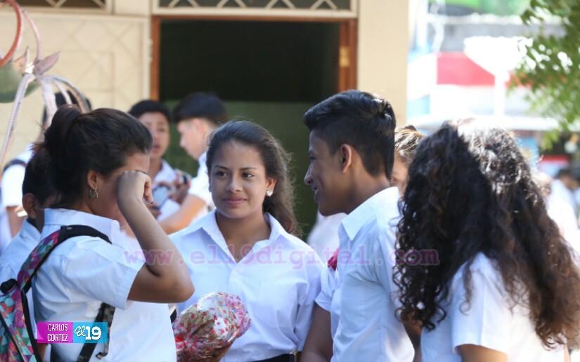 Celebran el día del amor y la amistad en centros educativos públicos