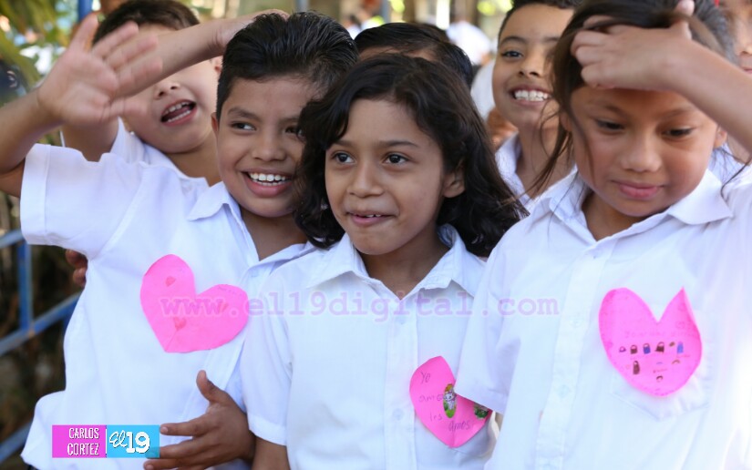 Celebran el día del amor y la amistad en centros educativos públicos