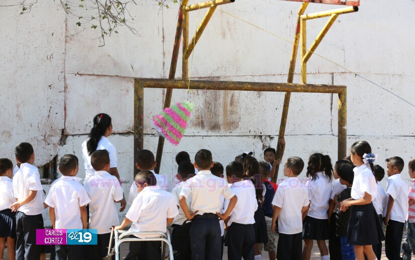 Celebran el día del amor y la amistad en centros educativos públicos