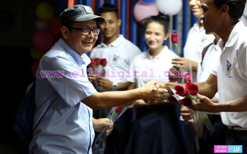 En el Día del Amor y la Amistad, la FES reconoce labor de sus profesores