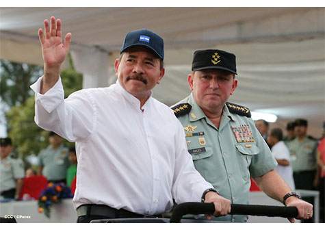 Familias disfrutan Desfile Militar en Avenida Bolívar