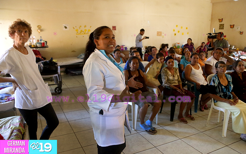 Pacientes del Bertha Calderón celebran el Día del Amor y la Amistad