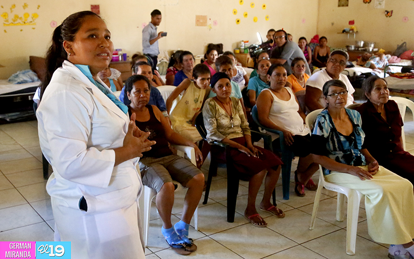 Pacientes del Bertha Calderón celebran el Día del Amor y la Amistad