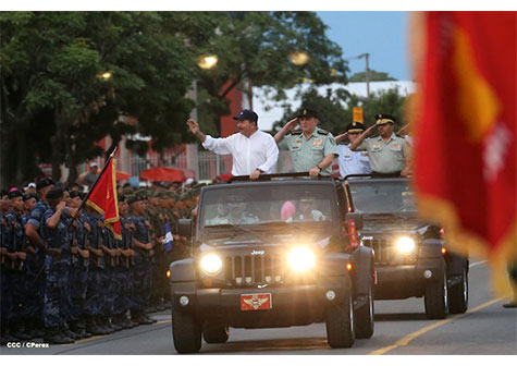 Familias disfrutan Desfile Militar en Avenida Bolívar