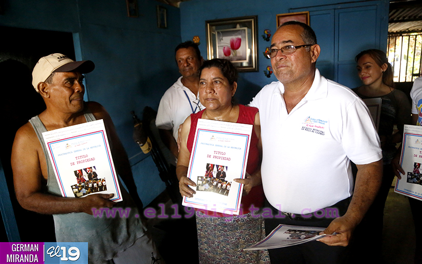 Matrimonio de 30 años obtiene documento que garantiza seguridad en su terreno