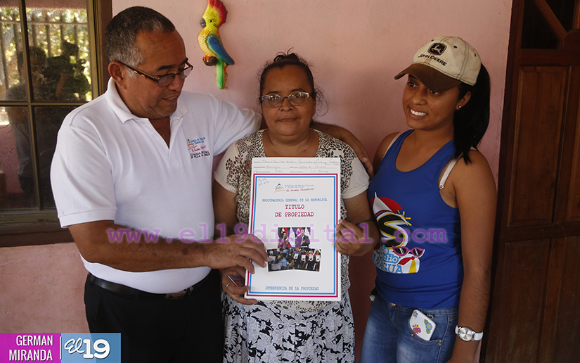 Matrimonio de 30 años obtiene documento que garantiza seguridad en su terreno