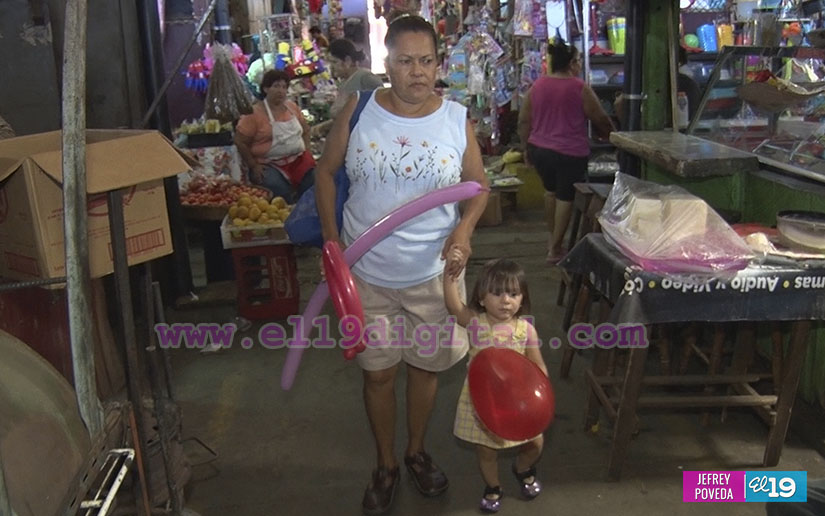 “Los Guadalupanos” encienden el ambiente en el Mercadito Candelaria