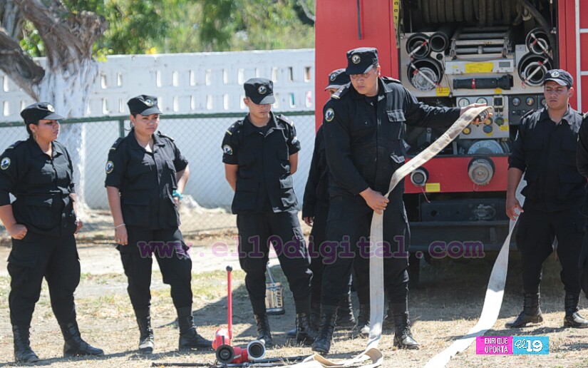 Cuerpo de Bomberos realiza capacitación contra incendios a miembros del Sistema Penitenciario Nacional
