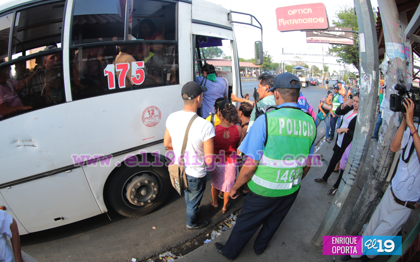 Policía Nacional en permanente vigilancia en centros de compras y paradas de buses 