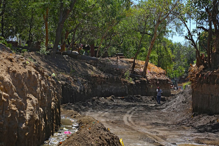 Supervisan obras de estabilización y revestimiento del cauce Domitila Lugo