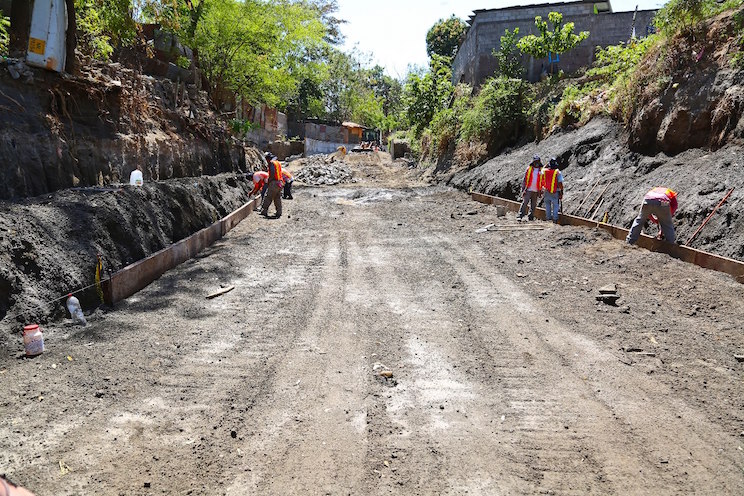 Supervisan obras de estabilización y revestimiento del cauce Domitila Lugo