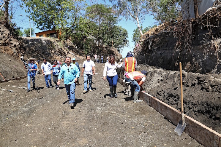 Supervisan obras de estabilización y revestimiento del cauce Domitila Lugo