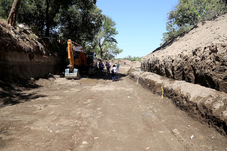 Supervisan obras de estabilización y revestimiento del cauce Domitila Lugo