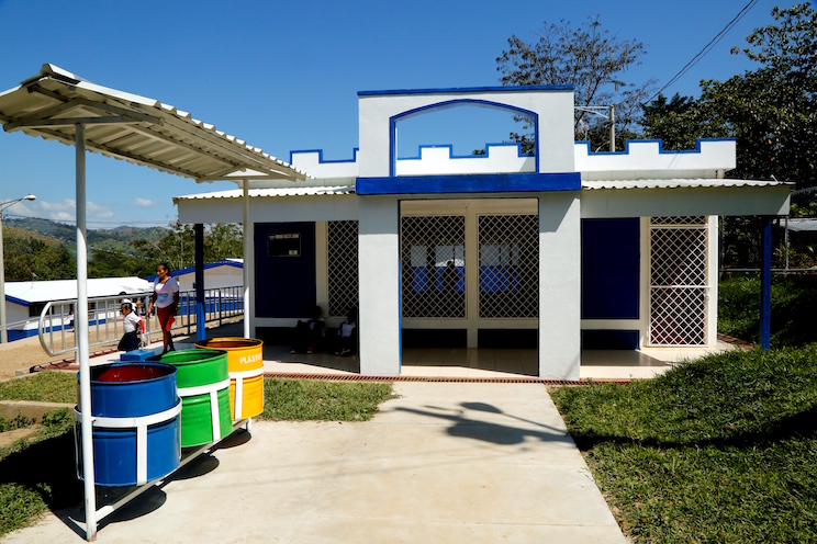 Estudiantes de comunidad rural de Wiwilí estrenan Centro Educativo