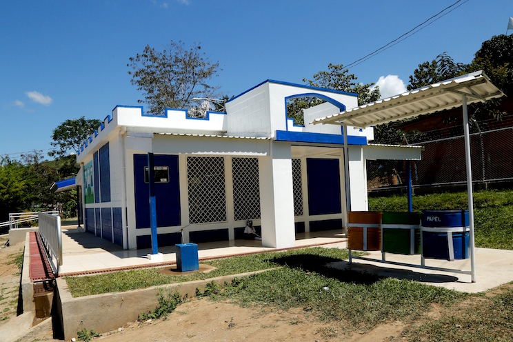Estudiantes de comunidad rural de Wiwilí estrenan Centro Educativo