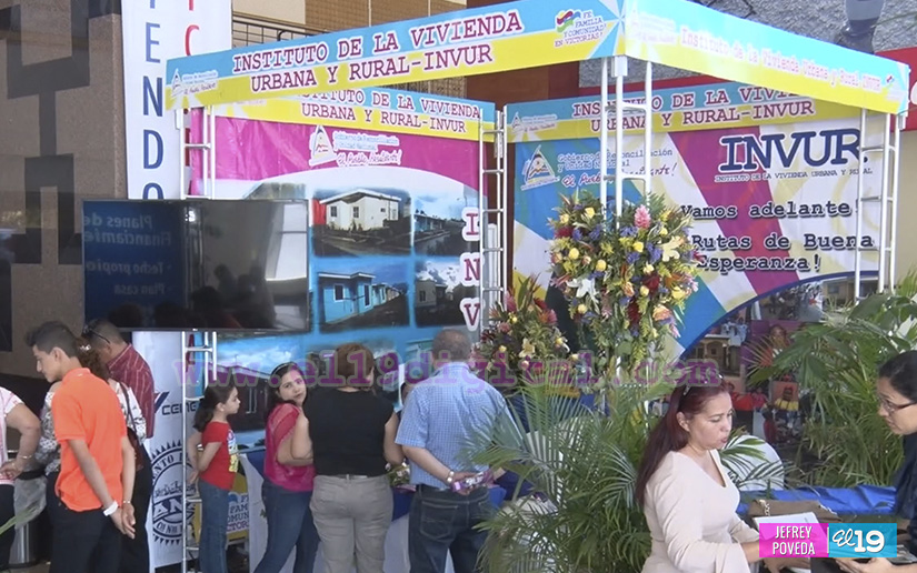 Familias acuden a la feria ExpoCasa 2017