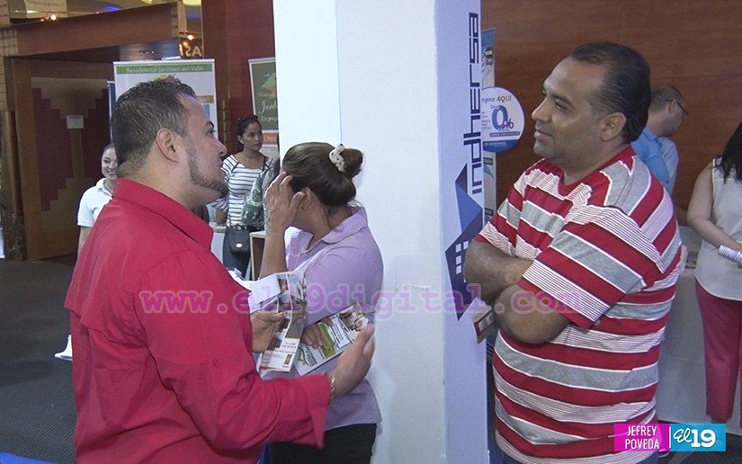 Familias acuden a la feria ExpoCasa 2017