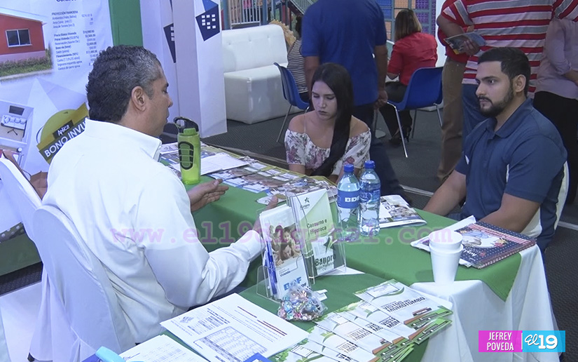 Familias acuden a la feria ExpoCasa 2017
