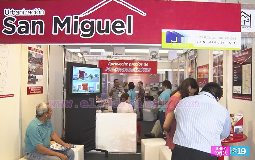 Familias acuden a la feria ExpoCasa 2017