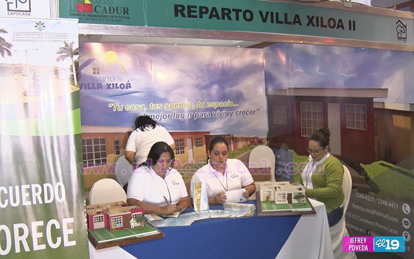 Familias acuden a la feria ExpoCasa 2017