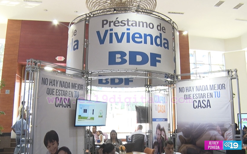 Familias acuden a la feria ExpoCasa 2017