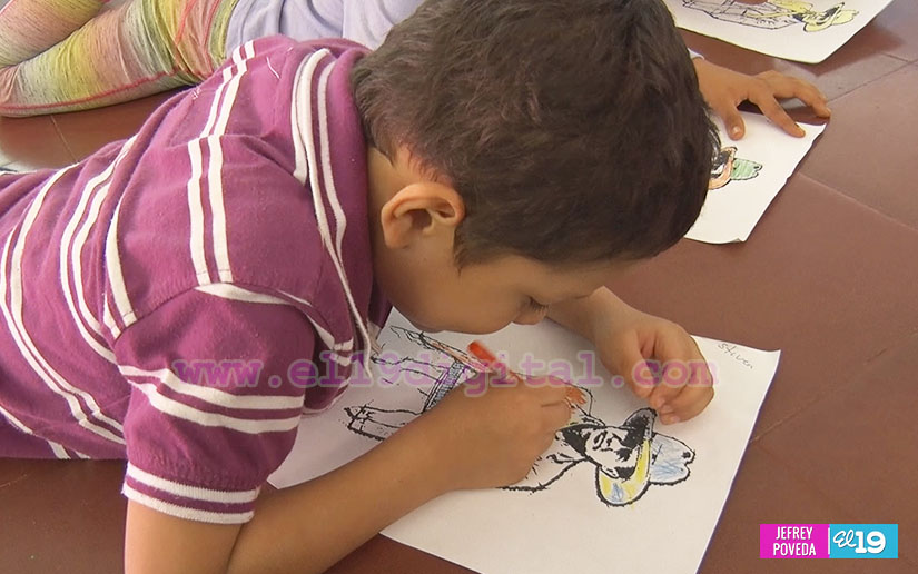 Infantes conocen de Sandino jugando y coloreando