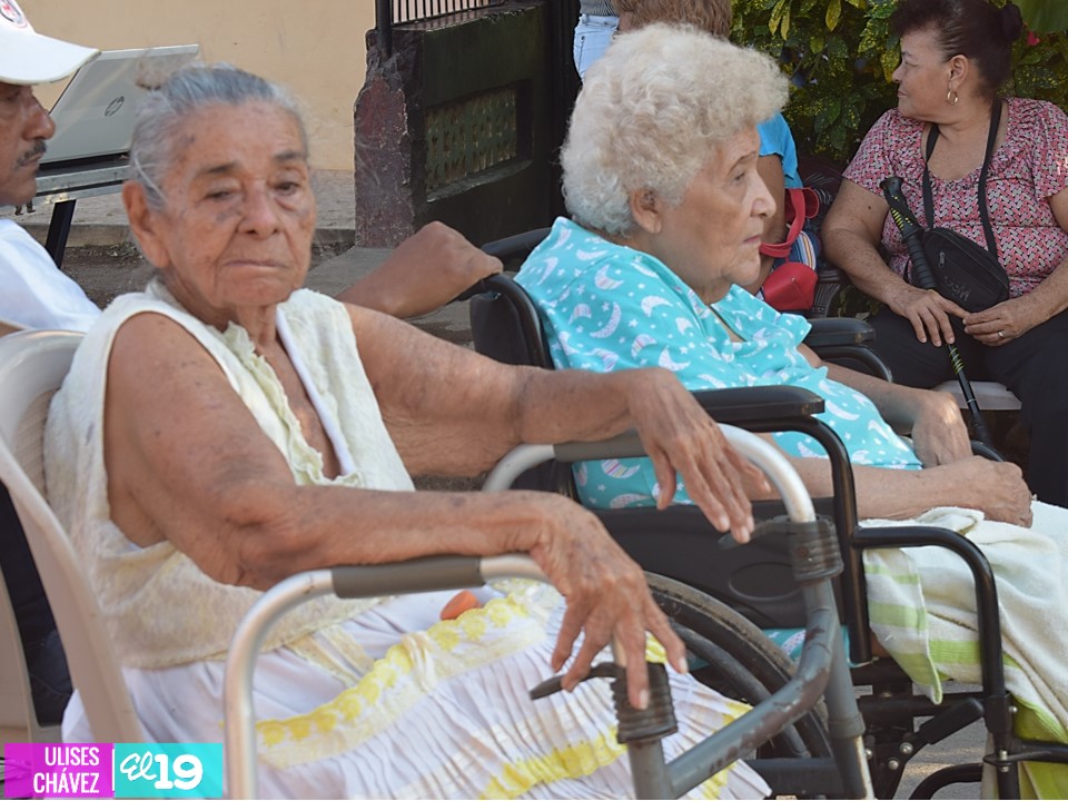 Adultos Mayores del municipio de Granada disfrutan de tardeadas de boleros 