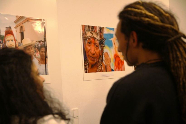 "Vida y tradiciones de Monimbó" de Oscar Duarte se exhibe en Alemania en honor a Sandino y Monimbó