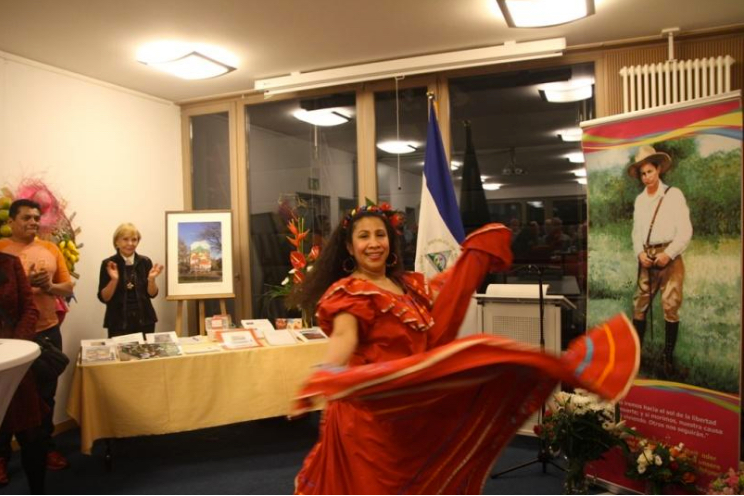 "Vida y tradiciones de Monimbó" de Oscar Duarte se exhibe en Alemania en honor a Sandino y Monimbó