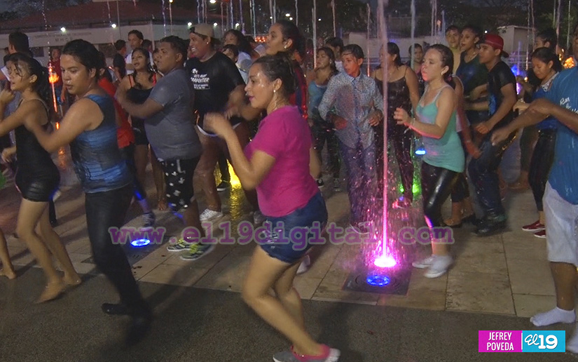 MDAA realiza zumbatón acuático en Plaza 22 de Agosto