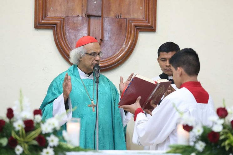 Cardenal Brenes bendice Capilla del Santísimo en Iglesia de Veracruz