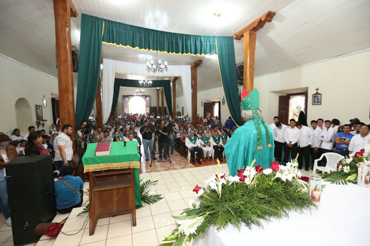 Cardenal Brenes bendice Capilla del Santísimo en Iglesia de Veracruz