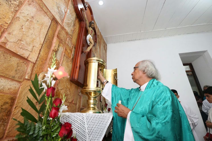 Cardenal Brenes bendice Capilla del Santísimo en Iglesia de Veracruz