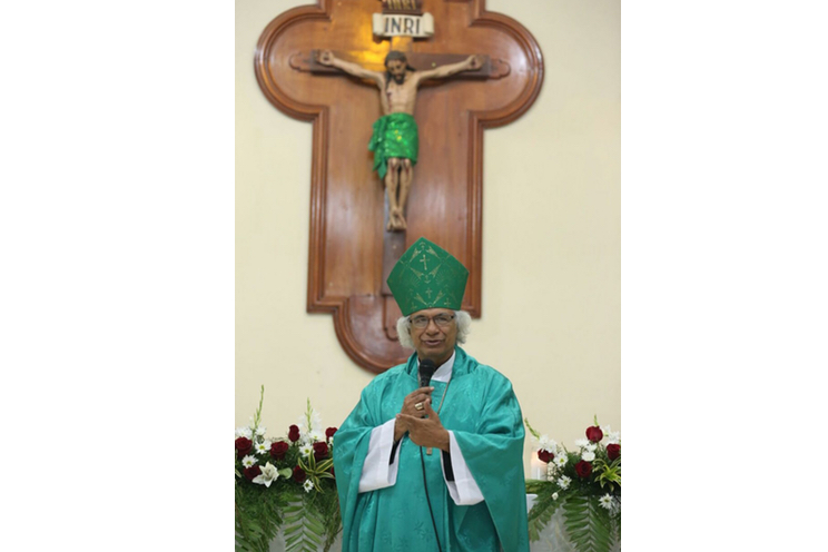 Cardenal Brenes bendice Capilla del Santísimo en Iglesia de Veracruz