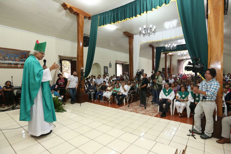 Cardenal Brenes bendice Capilla del Santísimo en Iglesia de Veracruz