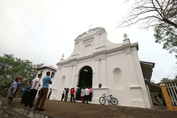 Cardenal Brenes bendice Capilla del Santísimo en Iglesia de Veracruz