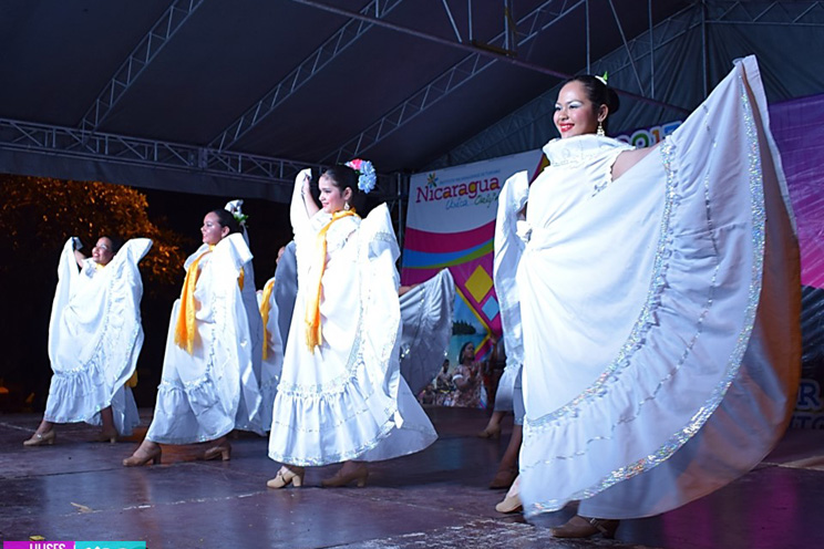 Noches Culturales Granadinas un espacio para compartir en familia