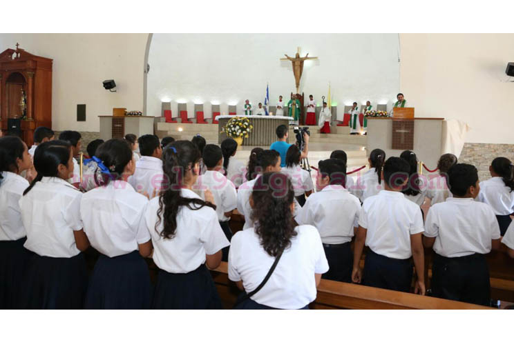 Cardenal Brenes preside Eucaristía  por inicio del Año Escolar 2017 en  Colegios Católicos