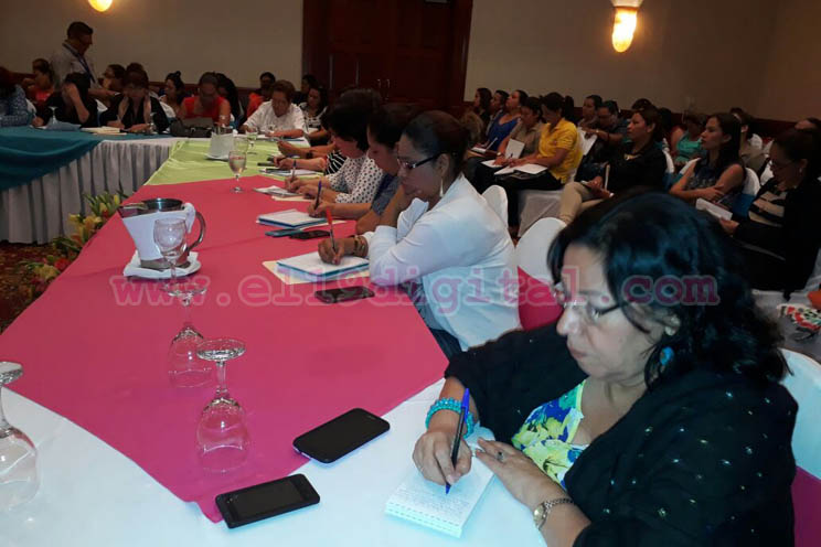 Abordan desarrollo integral y acompañamiento a niños y adolescentes