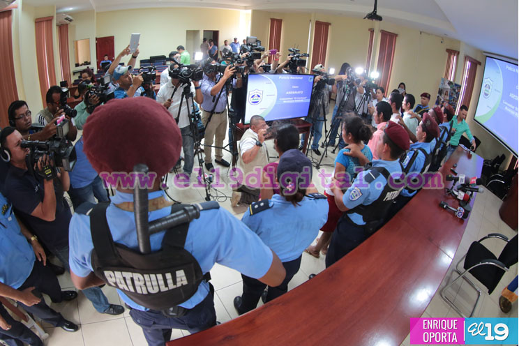 Presentan a cinco detenidos por asesinato